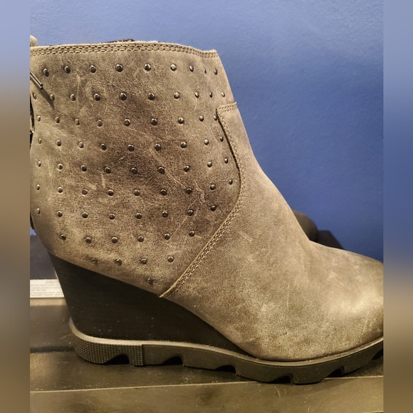 Sorel Joan Uptown Stud Booties - Picture 3 of 10